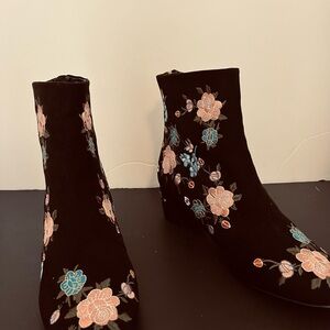 Topshop NWT  Floral Embroidered Boots. 8.5 Medium; UK 39